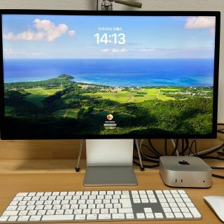 昨年末に開発環境が新しくなりました。
Apple Studio DisplayとM4チップのMac mini。やっぱりシンプルに美しいので、
仕事のテンションも上がります。
#ウイズワン